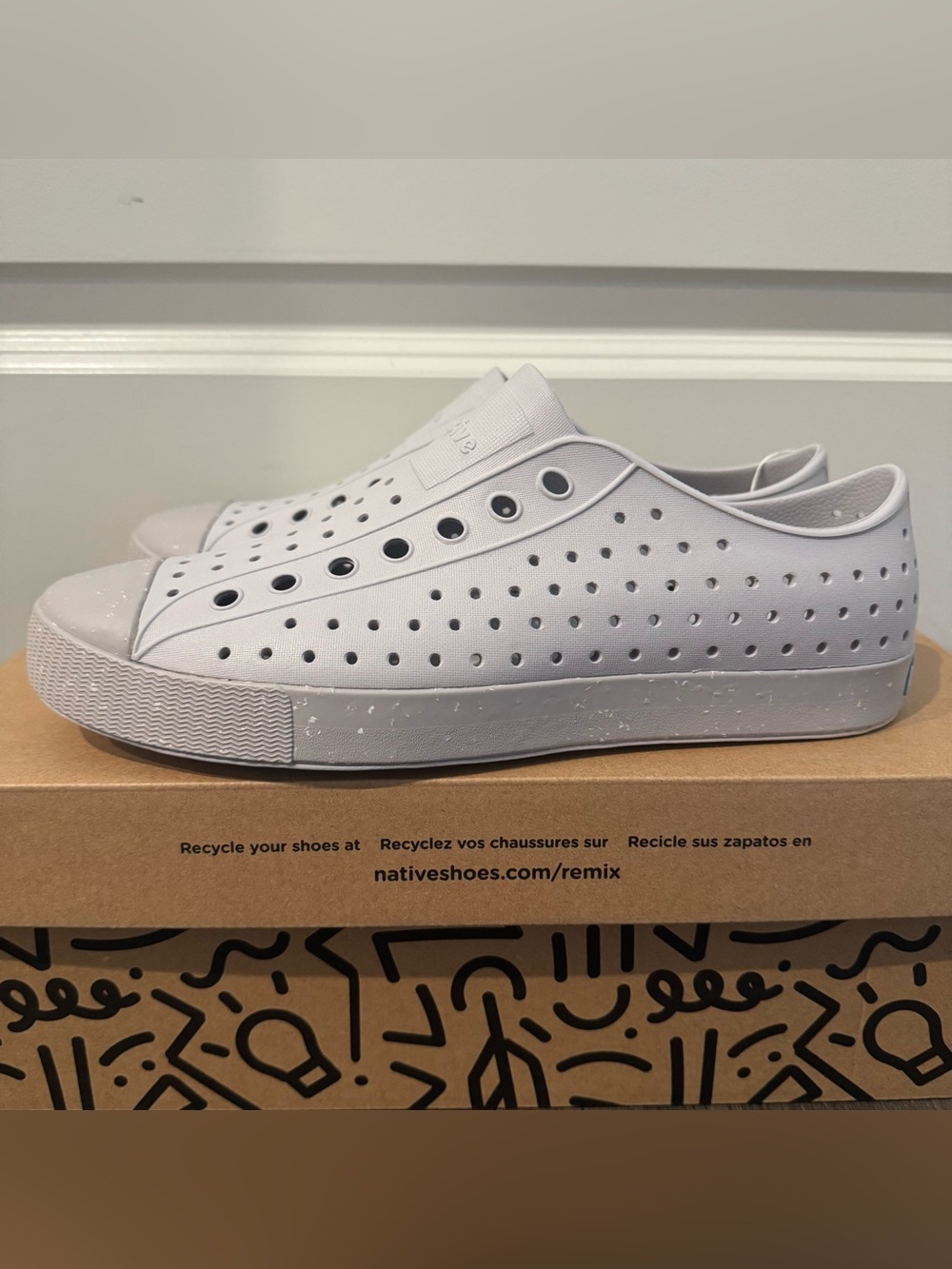 Men9 Native Wet Shoes Jefferson Bloom NIB Men 9 Women 11 Grey